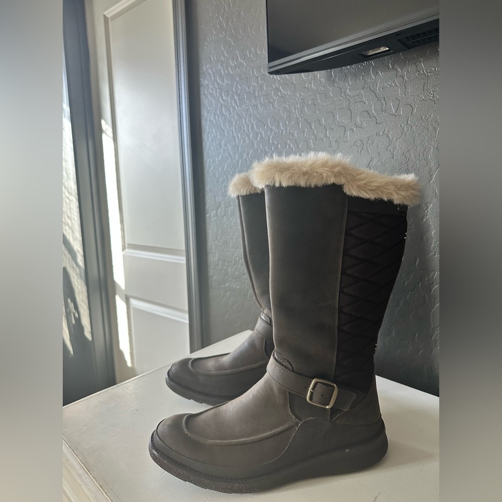 Merrell Black and Cream Winter Boots